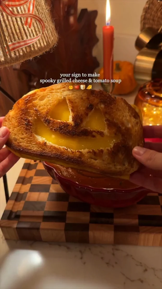 Crema de tomate y sándwich de queso vegano terrorífico